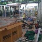 Montage des vélos après l'avion