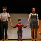 Salutation de la famille de comédiens