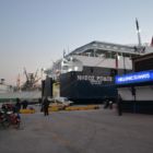 En attendant le ferry