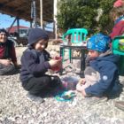 Milio joue avec son nouveau copain Ata