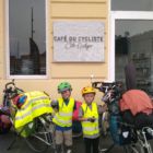 Après une pause au café des cyclistes