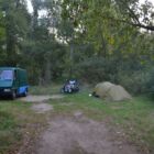 Campement à côté de camion de Philippe