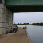 A l'abris sous le pont