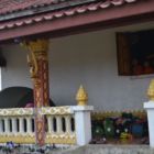 Nuit dans le temple sous le regard des petits moines