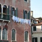 Le linge aux fenêtres