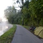 Campement au bord du Canal