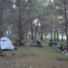 Campement près du lac