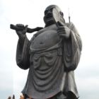 L'énorme bouddha de Bronze