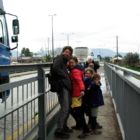 En famille au dessus du Canal de Corinthe