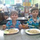 Resto à 1 euro avec le traditionnel riz poulet